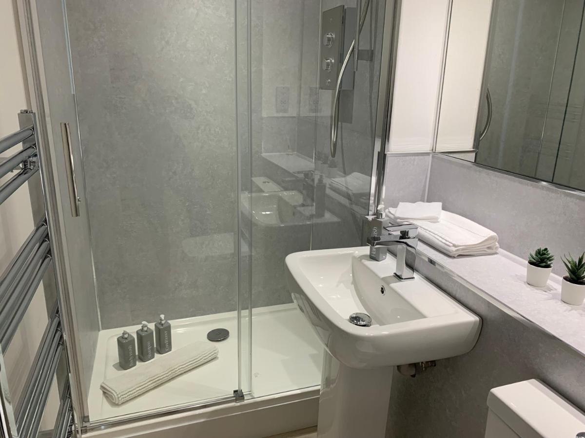 3 Bedroom - 2 Bathroom Townhouse In Corstorphine Near Murrayfield Stadium - Direct Bus To Edinburgh City Centre In 20 Minutes - Two Private Parking Spaces - Private Sunny Garden - Recently Refurbished Exterior photo