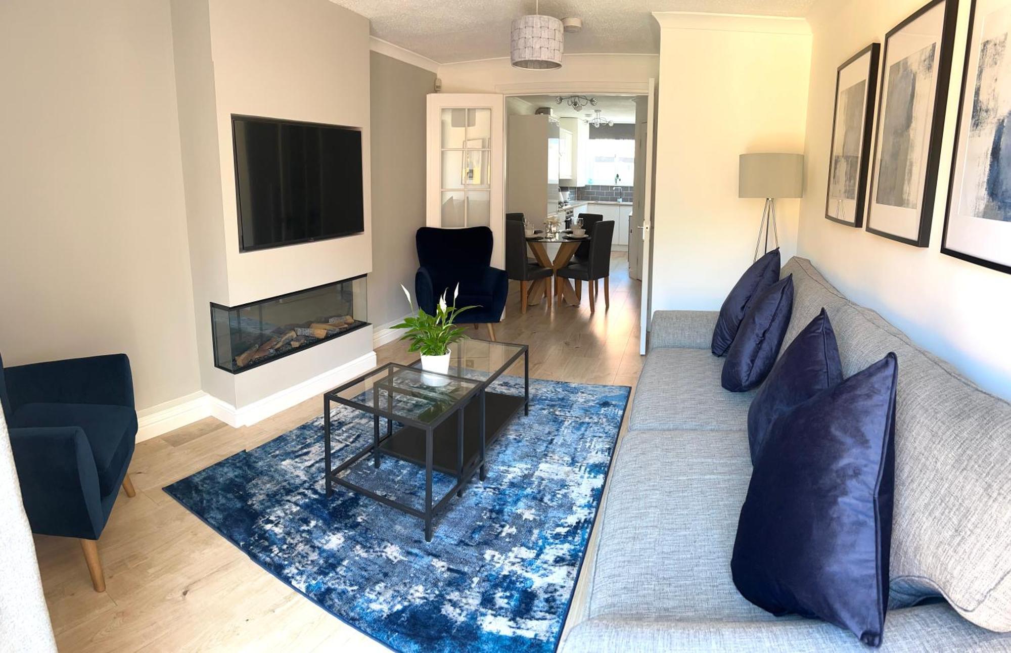 3 Bedroom - 2 Bathroom Townhouse In Corstorphine Near Murrayfield Stadium - Direct Bus To Edinburgh City Centre In 20 Minutes - Two Private Parking Spaces - Private Sunny Garden - Recently Refurbished Exterior photo