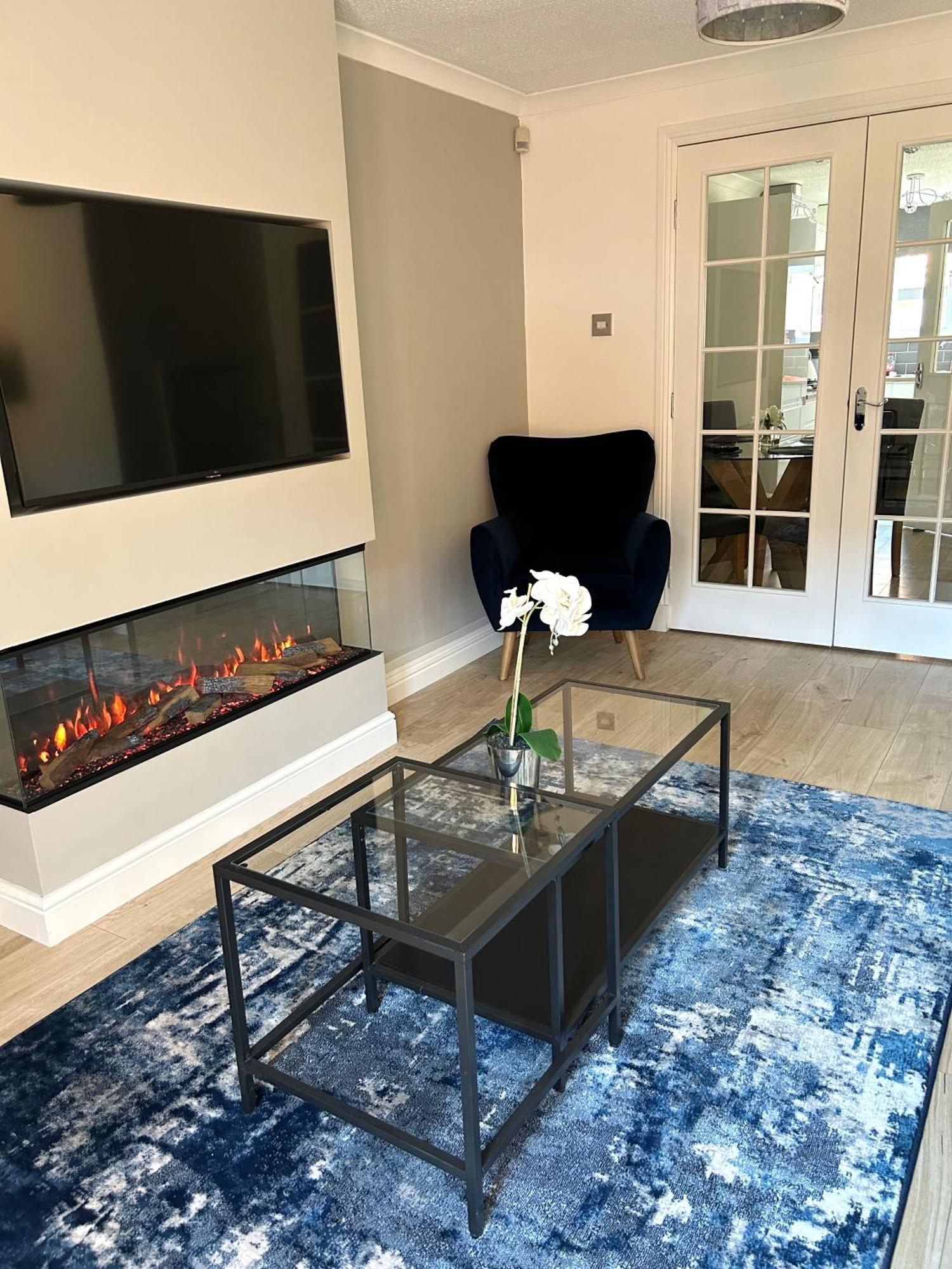 3 Bedroom - 2 Bathroom Townhouse In Corstorphine Near Murrayfield Stadium - Direct Bus To Edinburgh City Centre In 20 Minutes - Two Private Parking Spaces - Private Sunny Garden - Recently Refurbished Exterior photo