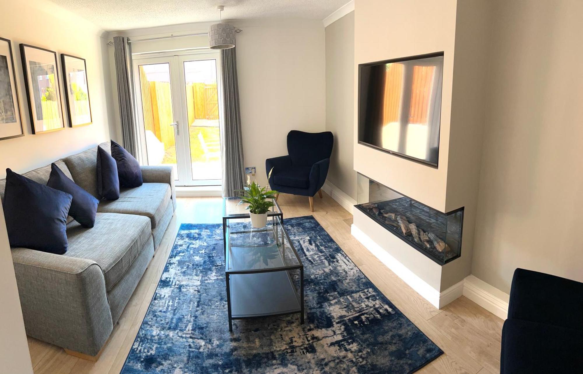 3 Bedroom - 2 Bathroom Townhouse In Corstorphine Near Murrayfield Stadium - Direct Bus To Edinburgh City Centre In 20 Minutes - Two Private Parking Spaces - Private Sunny Garden - Recently Refurbished Exterior photo