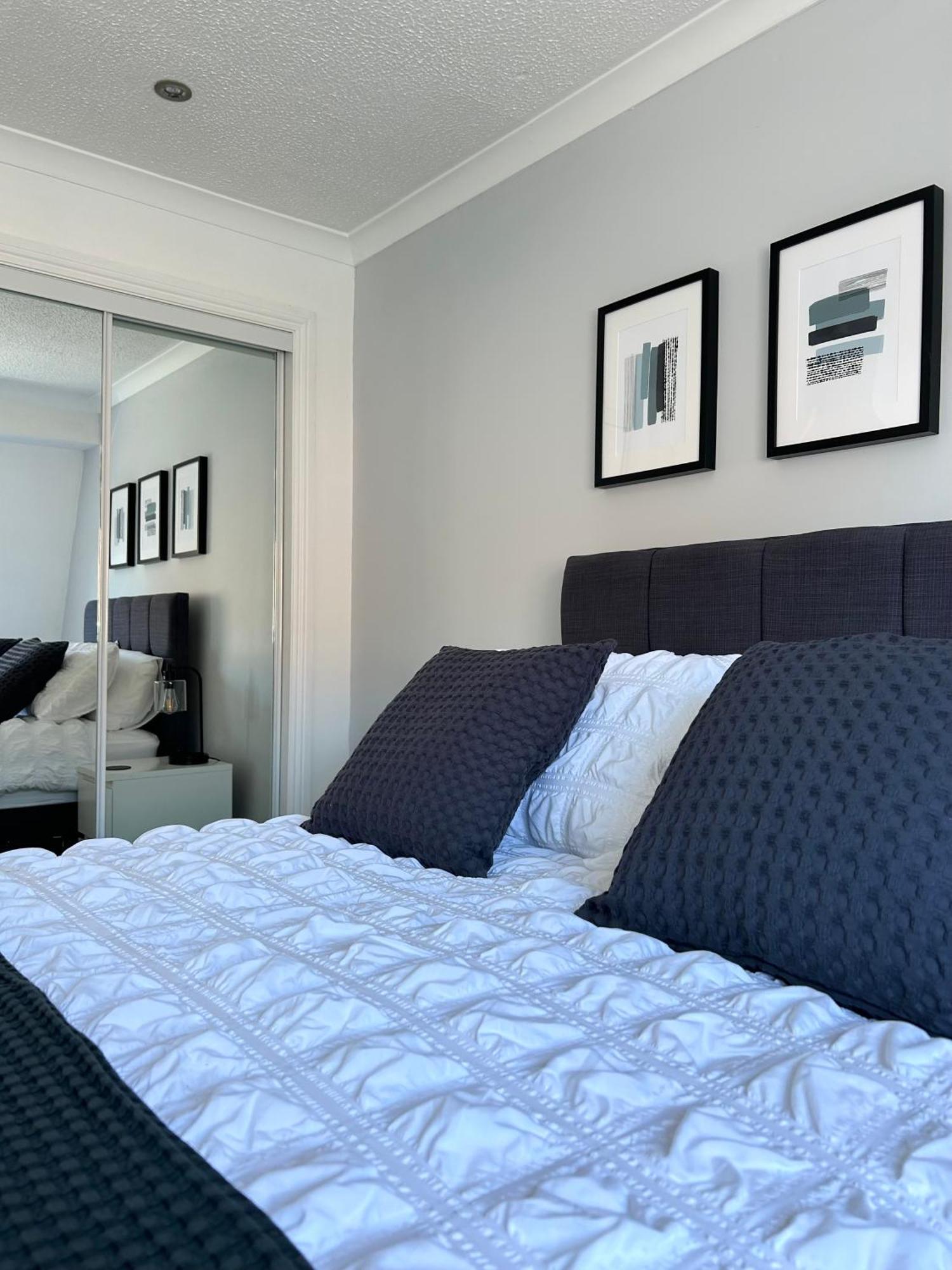3 Bedroom - 2 Bathroom Townhouse In Corstorphine Near Murrayfield Stadium - Direct Bus To Edinburgh City Centre In 20 Minutes - Two Private Parking Spaces - Private Sunny Garden - Recently Refurbished Exterior photo